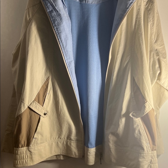 Just My Size light tan w/ sky blue interior.2 snapped front pockets. Zips up. - Picture 2 of 5